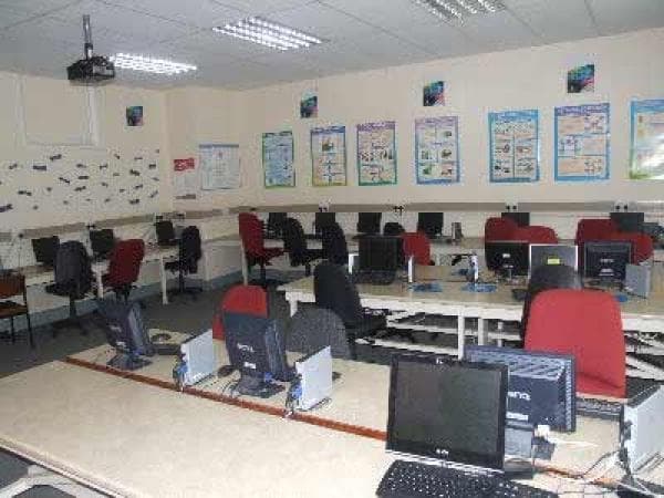 Компьютерный класс Taunton School
