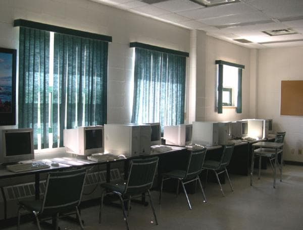 Lakefield School - компьютерный класс