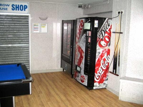 Международный колледж Harrow House - автоматы с едой и напитками