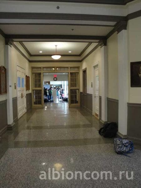 Milton Academy (США) - школьный коридор