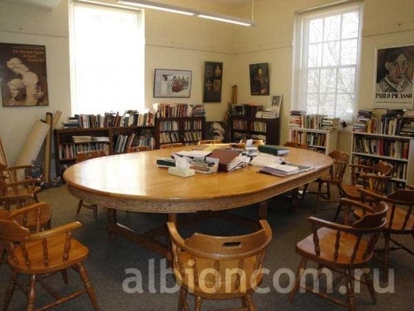 Milton Academy (США) - библиотека