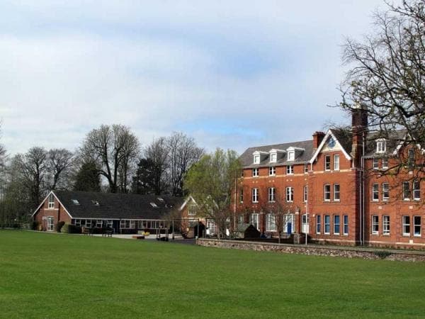 Cheltenham College, летняя школа - вид на территорию