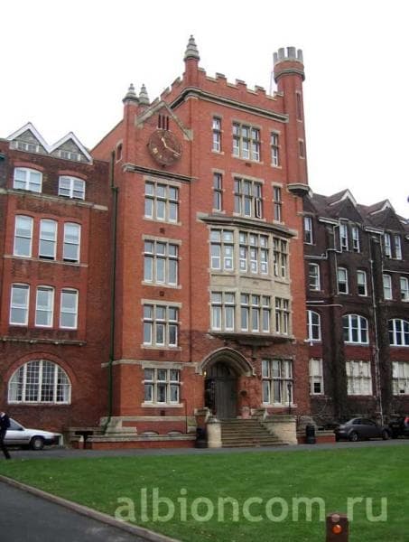 Летняя школа в Рамсгейте St.Lawrence College - вид на главное здание