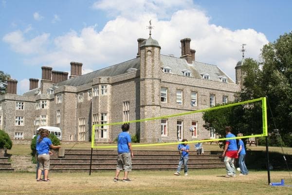 Летняя школа в Англии Slindon College - спортивные площадки