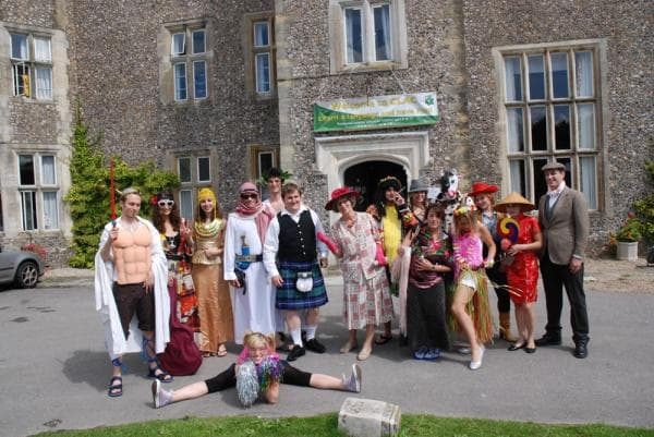 Каникулы в Англии - вечеринка в летней школе Slindon College