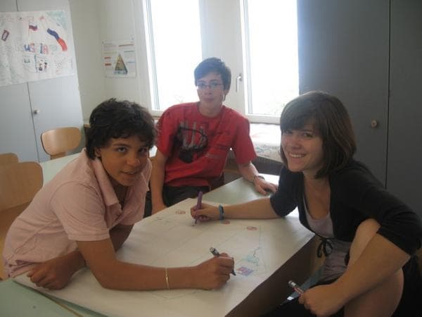 Студенты летней школы Швейцарии ESL-Zug на занятиях в классе