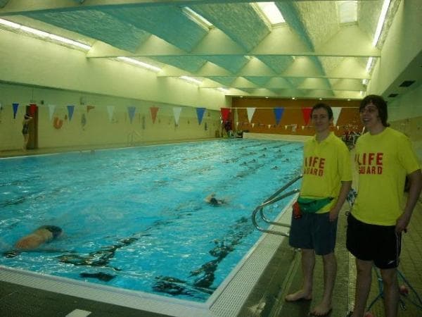 Летняя программа в британской частной школе Oundle - в школьном бассейне