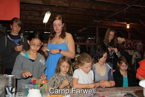 Летний лагерь для девочек в США - Camp Farwell. Занятия рукоделием