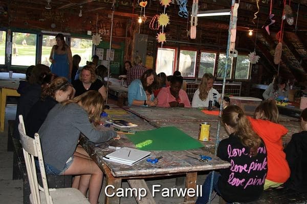 Летний лагерь для девочек в США - Camp Farwell. Занятия рукоделием