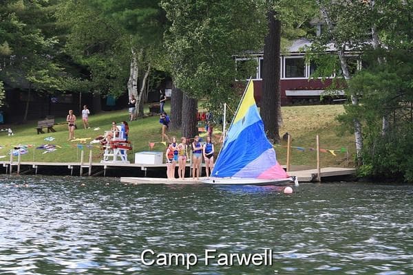 Летний лагерь для девочек в США - Camp Farwell. Отдых на воде.