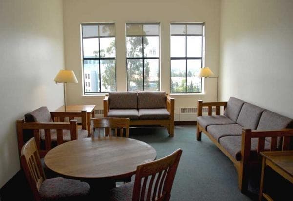 Летние школы США, Сан-Франциско. Калифорнийский университет в Беркли - комната отдыха в резиденции.