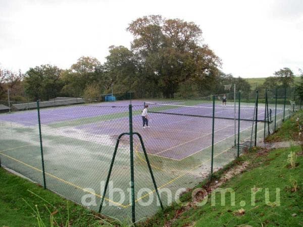 Летняя программа в Великобритании, Buckswood School. Теннисные корты школы