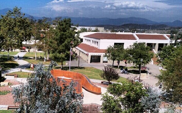 Калифорнийский Университет, кампус Фуллертон - 2019