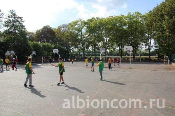 CERAN Paris - спортивные площадки школы