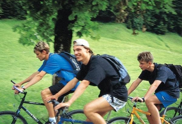 Велосипедная прогулка у студентов летней школы Lindenberg