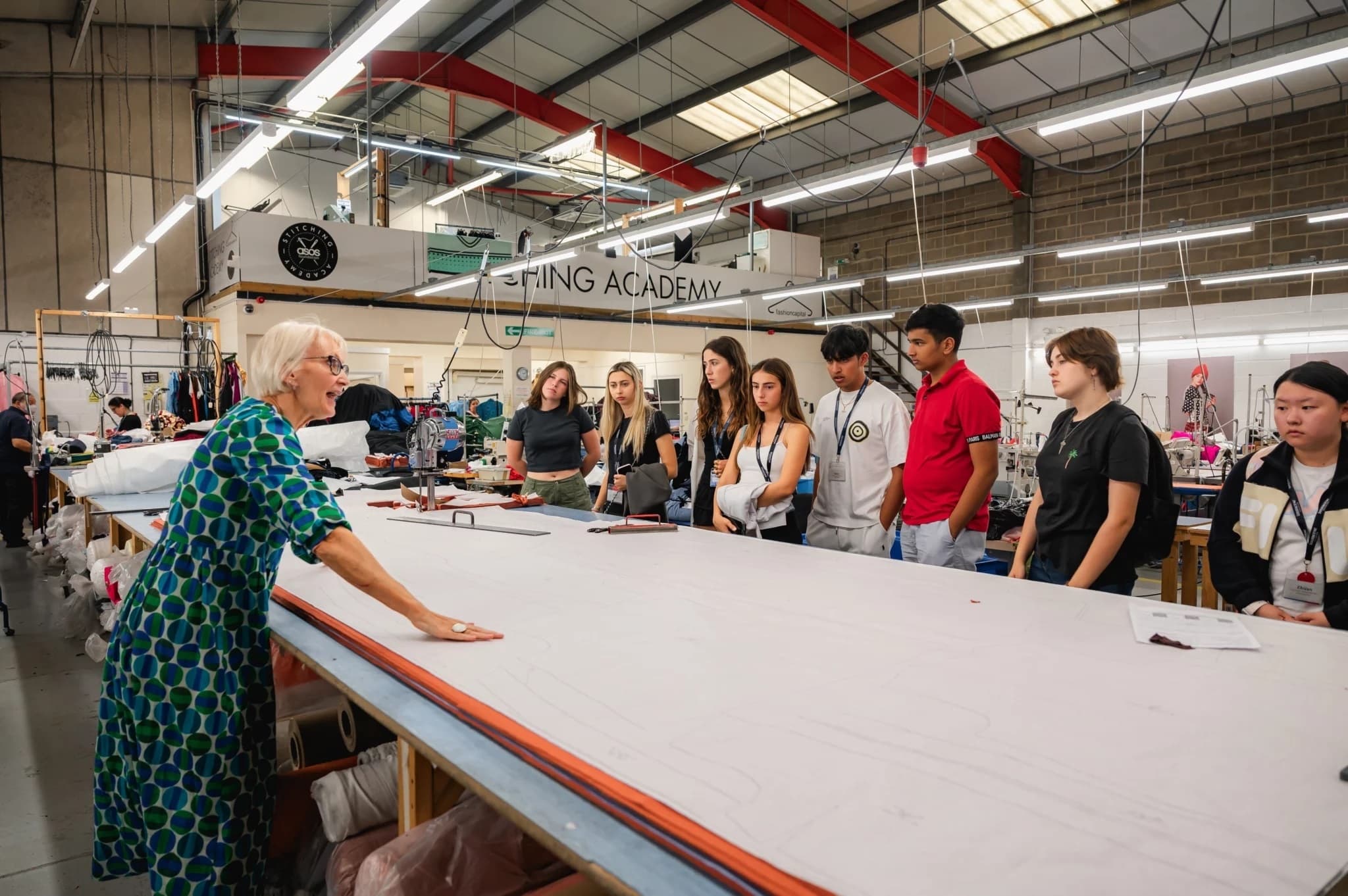 Экскурсия студентов карьерной программы на швейное производство