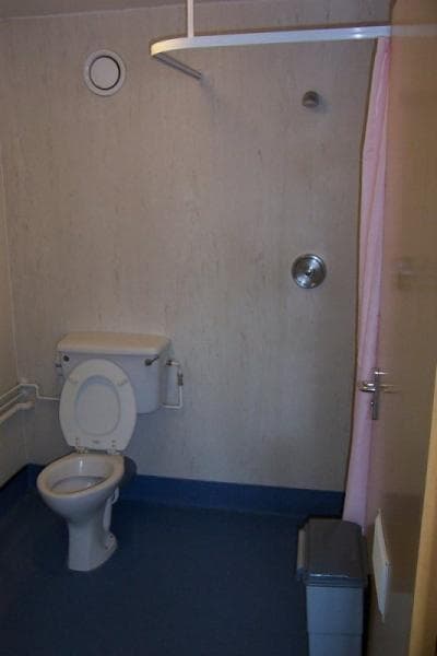 Душ и туалет в Deanery Student Residence